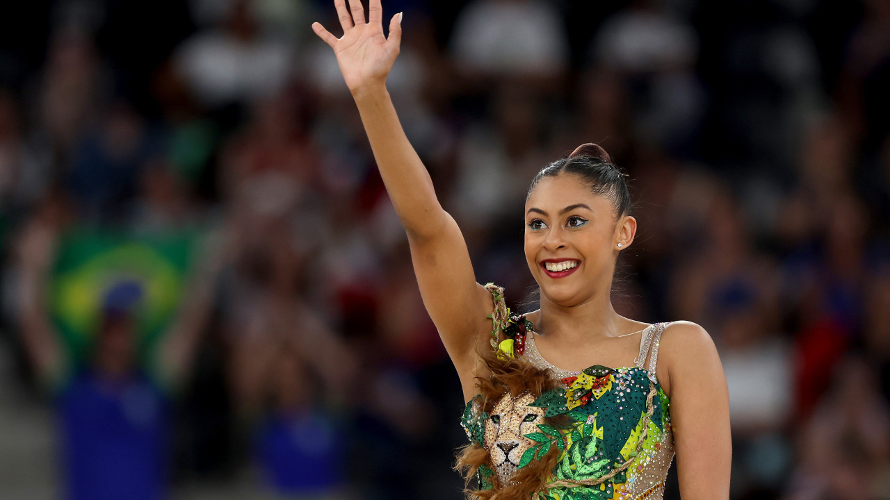 Bárbara Domingos fica em última posição na final da ginástica rítmica