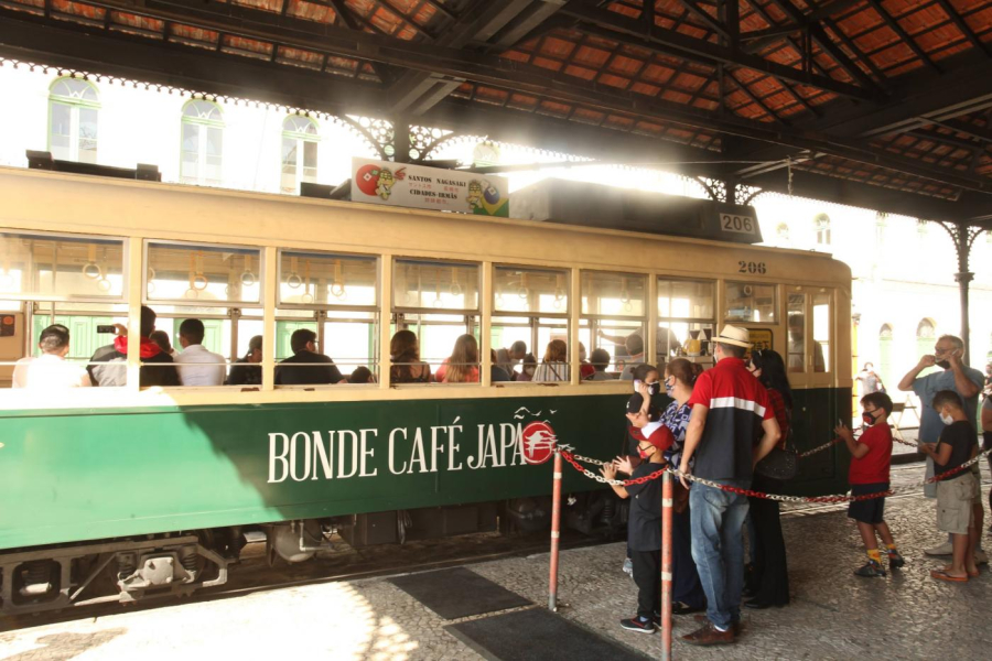 Bonde temático, em Santos, terá programação dedicada às mulheres